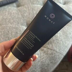 New monat volumizing revive conditioner